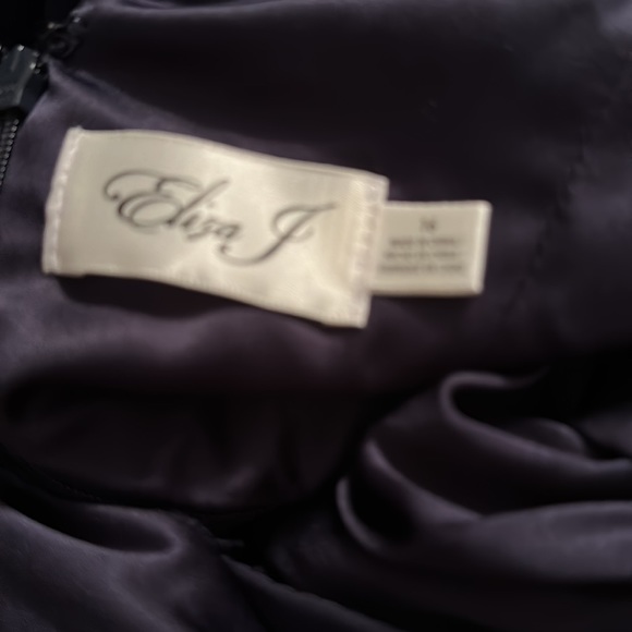 Eliza J
Embellished
High/Low Chiffon
Dress Gown Navy Blue size 4 6 8 10 or 16 - Picture 14 of 15
